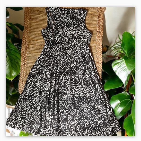 LM Floral Black& Cream Faux Wrap dress -NWOT-Sz M☀️🖤 - Picture 5 of 5